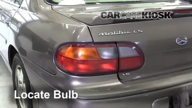 2002 Chevrolet Malibu LS 3.1L V6 Éclairage Feu clignotant arrière (remplacer l'ampoule)